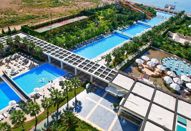 Crystal Centro Lara