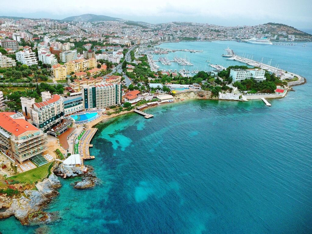 Charisma De Luxe Hotel