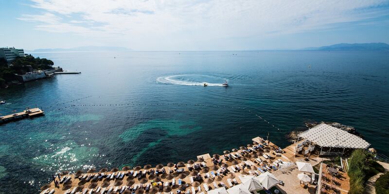 Charisma De Luxe Hotel