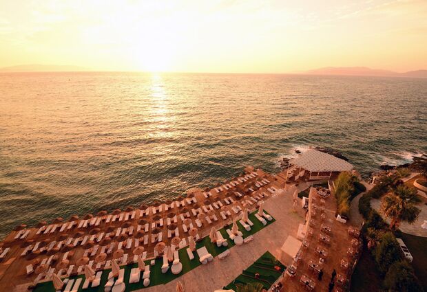 Charisma De Luxe Hotel