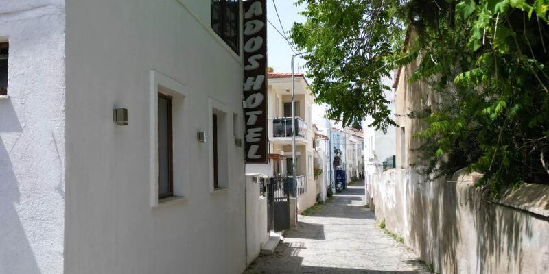 Ados Hotel