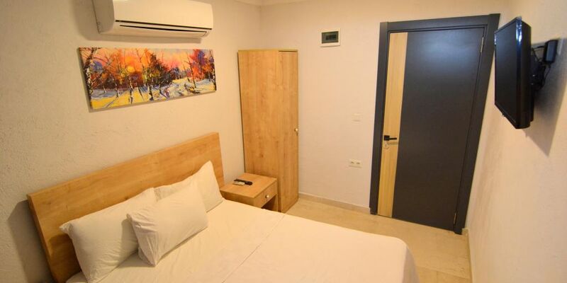 Ados Hotel