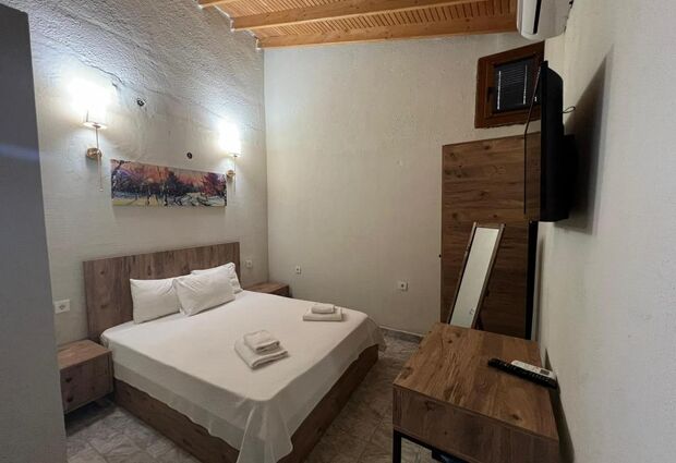 Ados Hotel