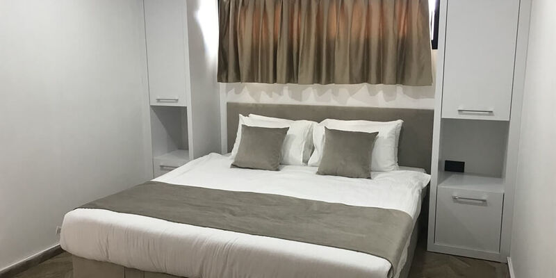 Avenue Hotel