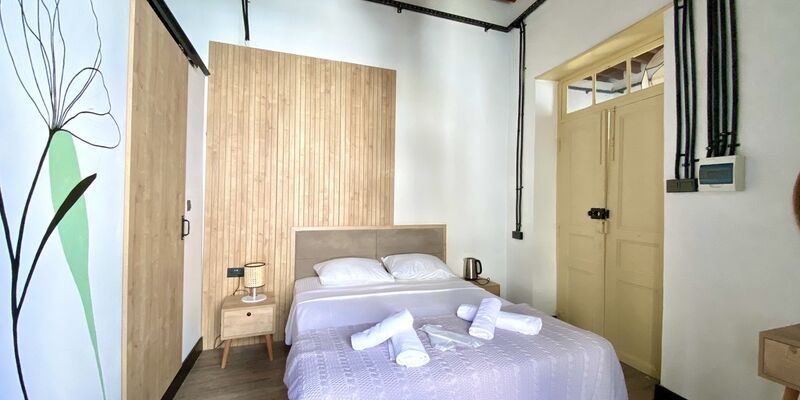 Avenue Hotel