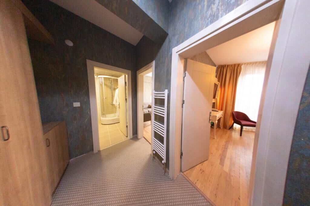 Royal Business Hotel & Restaurant