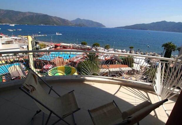 Romance Beach Hotel