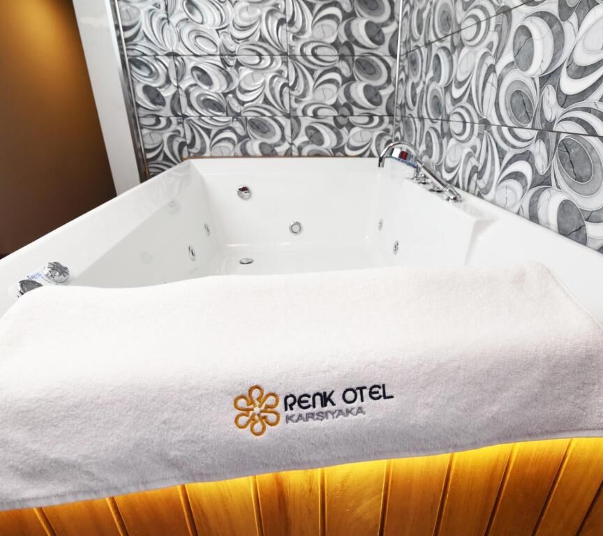 Renk Otel Karşıyaka
