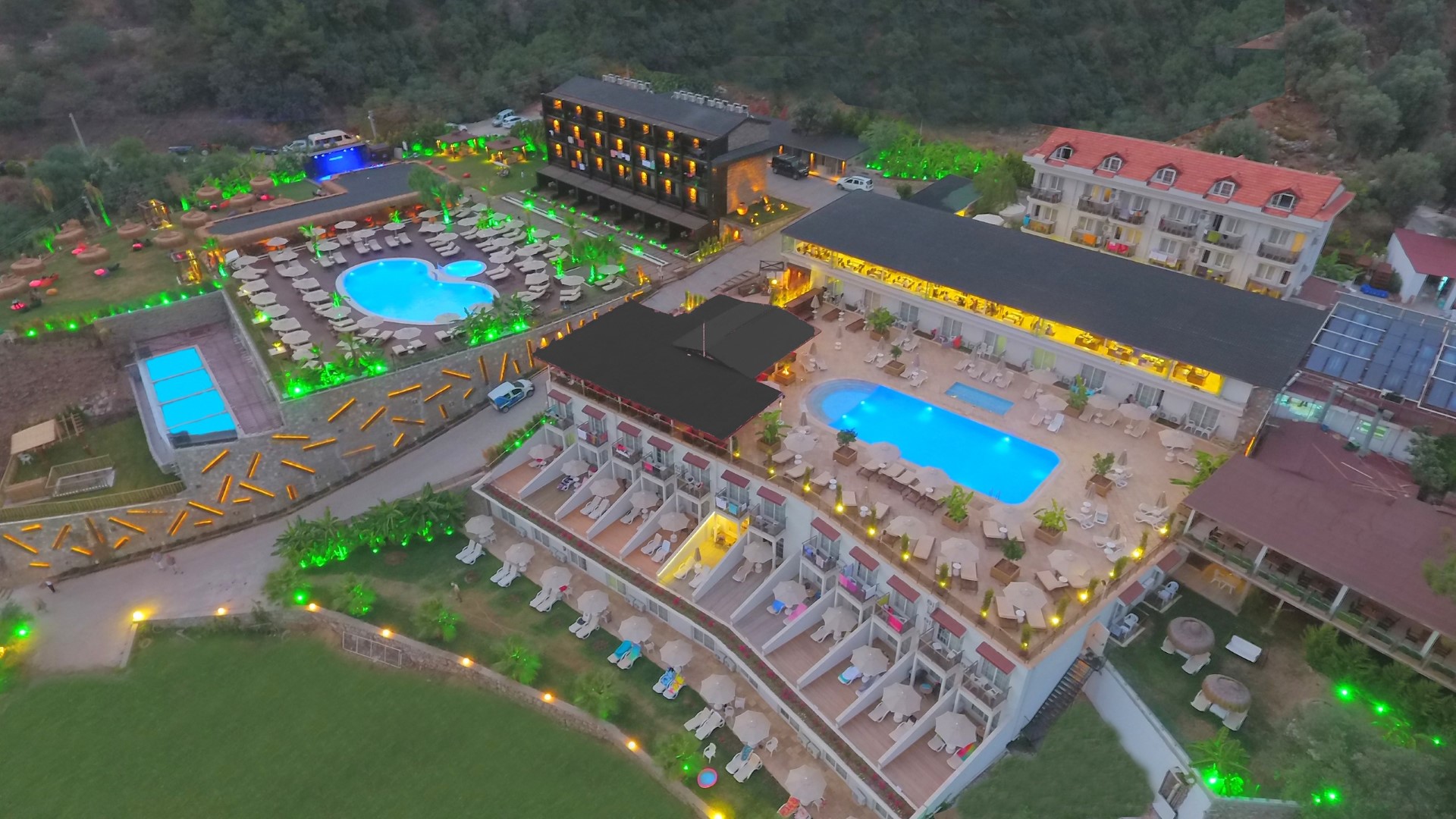 Manaspark Deluxe Hotel