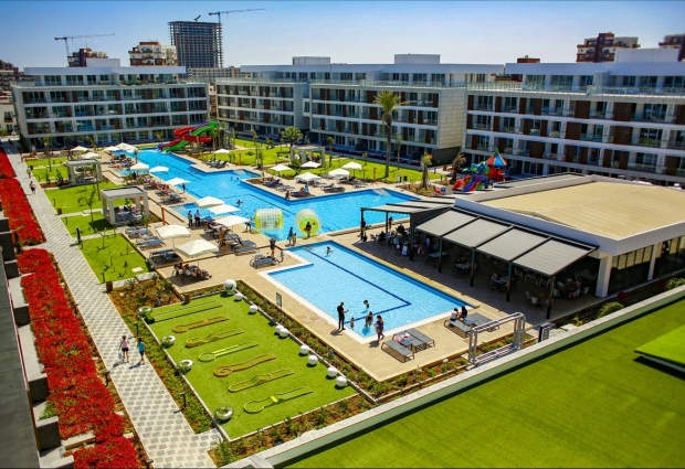 Courtyard Long Beach Holiday
