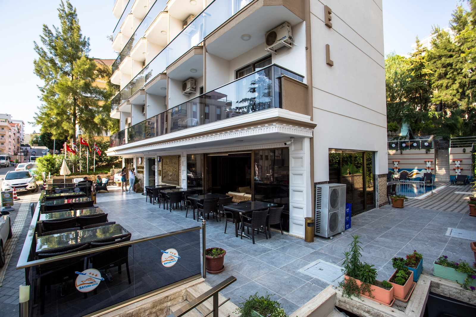 Saturn Hotel