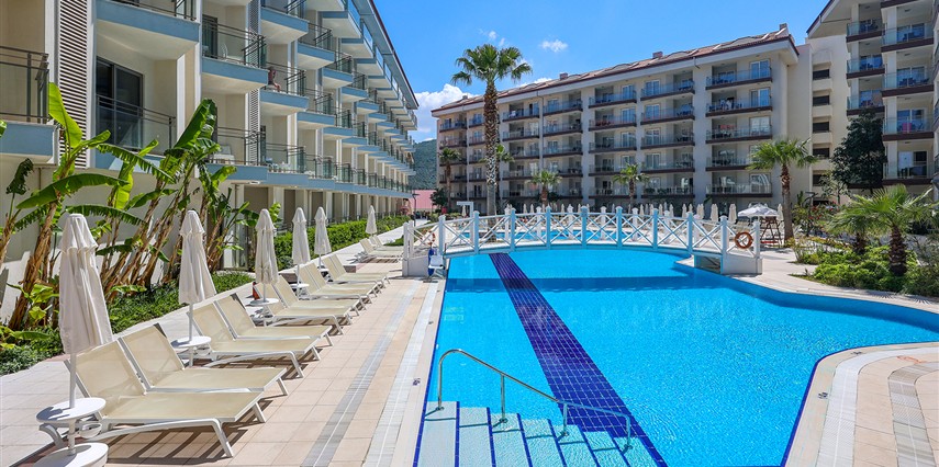 Ramada Hotel & Suites By Wyndham Kuşadası
