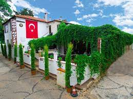 Ados Hotel