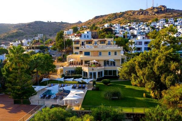Farrys Boutique Hotel & Beach Club