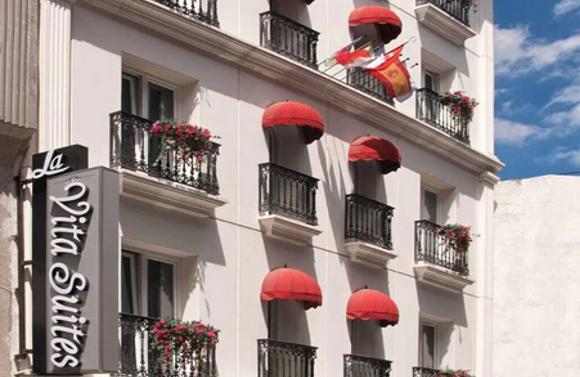 La Vita Suites