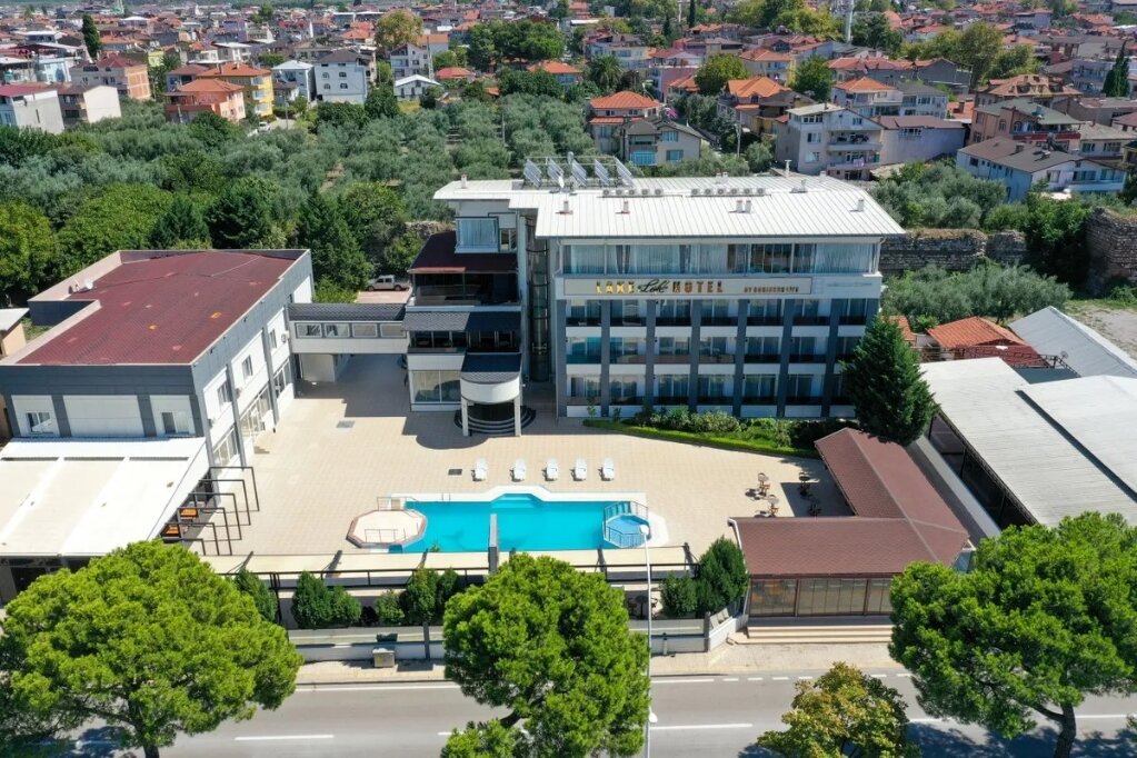 Lake Life Hotel