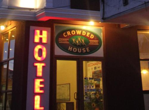 Hotel Crowded House