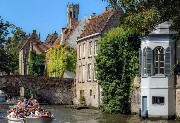 İzmir'den Direkt Sefer ile Sevgililer Gününe Özel Brüksel & Brügge Romantik Paris Turu Rotası