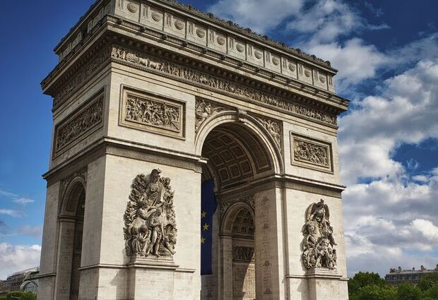 İzmir'den Direkt Sefer ile Sevgililer Gününe Özel Brüksel & Brügge Romantik Paris Turu Rotası