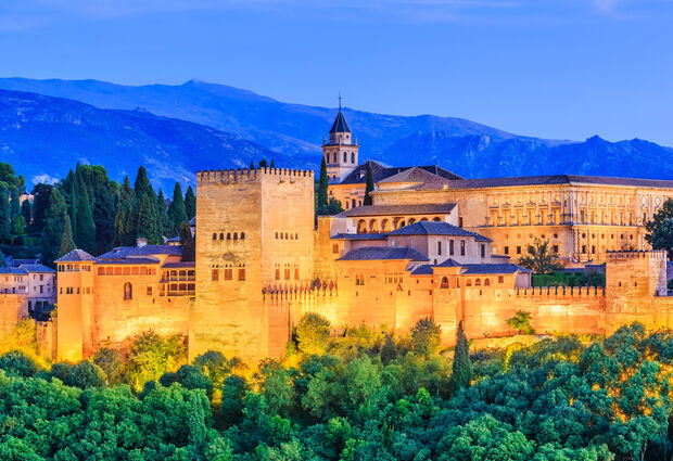 İzmir Kalkışlı Elegant İspanya & Endülüs Turu Sun Express Havayolları ile 6 Gece - MAD-BCN