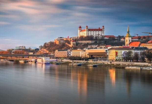 İzmir Çıkışlı Sonbaharda Muhteşem Tuna Nehri (Charter)