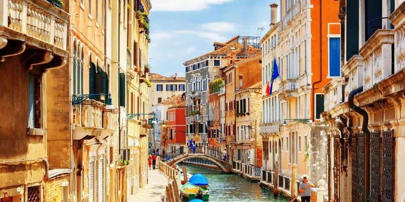 THY ile Güney İtalya Turu 5 Gece 6 Gün (BRI-NAP)