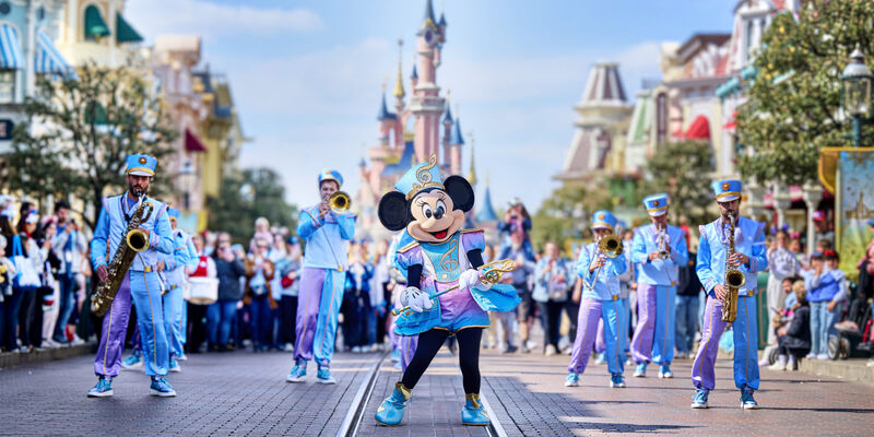İzmir den SunExpress ile Paris - Disneyland Turu 4 Gece 5 Gün 