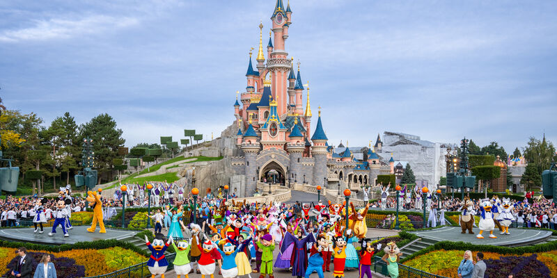 İzmir den SunExpress ile Paris - Disneyland Turu 4 Gece 5 Gün 