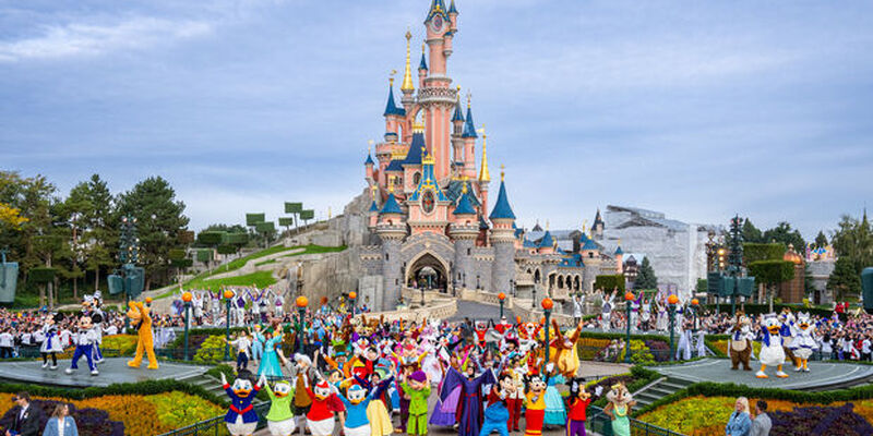 Sabiha Gökçen den AJET ile Paris Disneyland Turu 4 Gece 5 Gün 