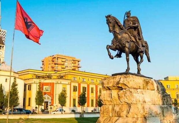 Baştanbaşa Balkanlar Turu (SAW-TZL-SAW)