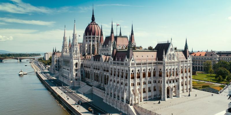 Görkemli Orta Avrupa Budapeşte & Viyana & Prag 7 Gece - Bratislava Turu Dahil - AJET ile 11 Ekim (2026 Sonbahar Dönemi)