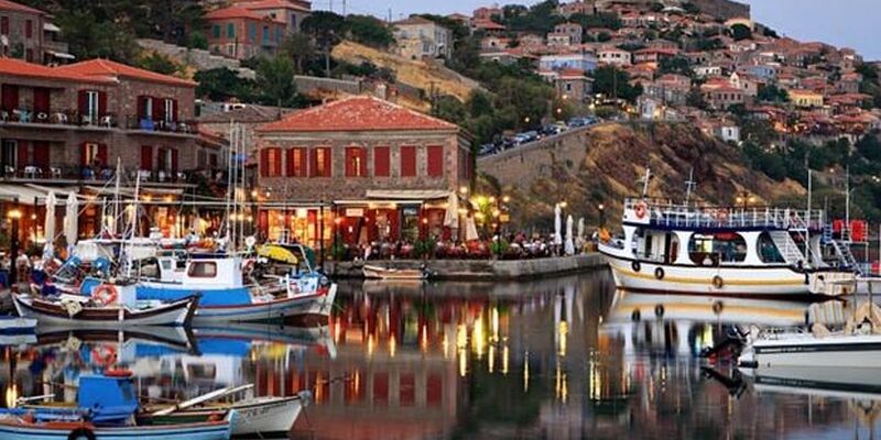 Ayvalık Limanı Hareketli Midilli Turu