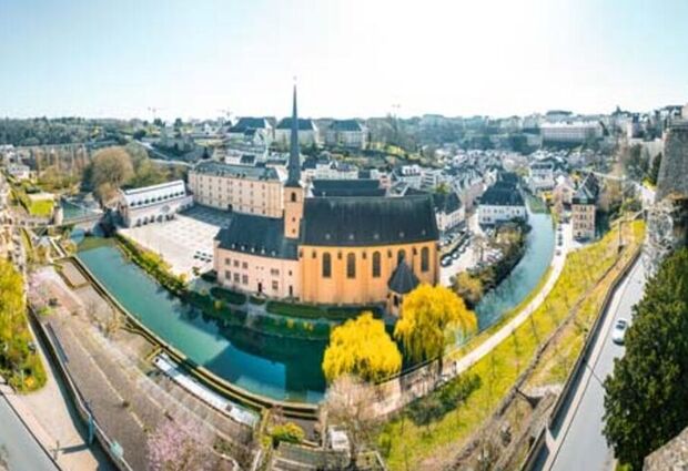 Kurban Bayramı Özel İzmir Hareketli Ekspress Benelux Paris Turu (Sunexpress Havayolları ile) (AMS-DUS)