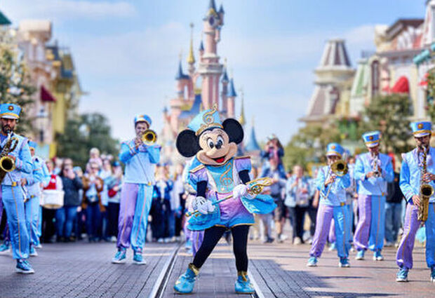 Sabiha Gökçen den AJET ile Paris Disneyland Turu 4 Gece 5 Gün