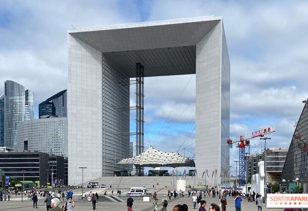 Pegasus Havayolları ile Benelüx & Paris Turu (CGN-CRL)